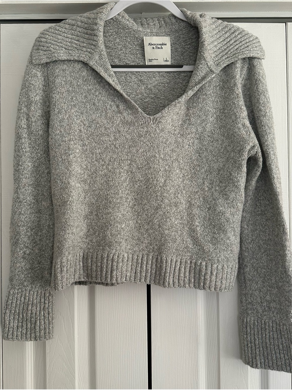 Abercrombie & Fitch Light Gray V-Neck Fold-Over Collar Sweater
